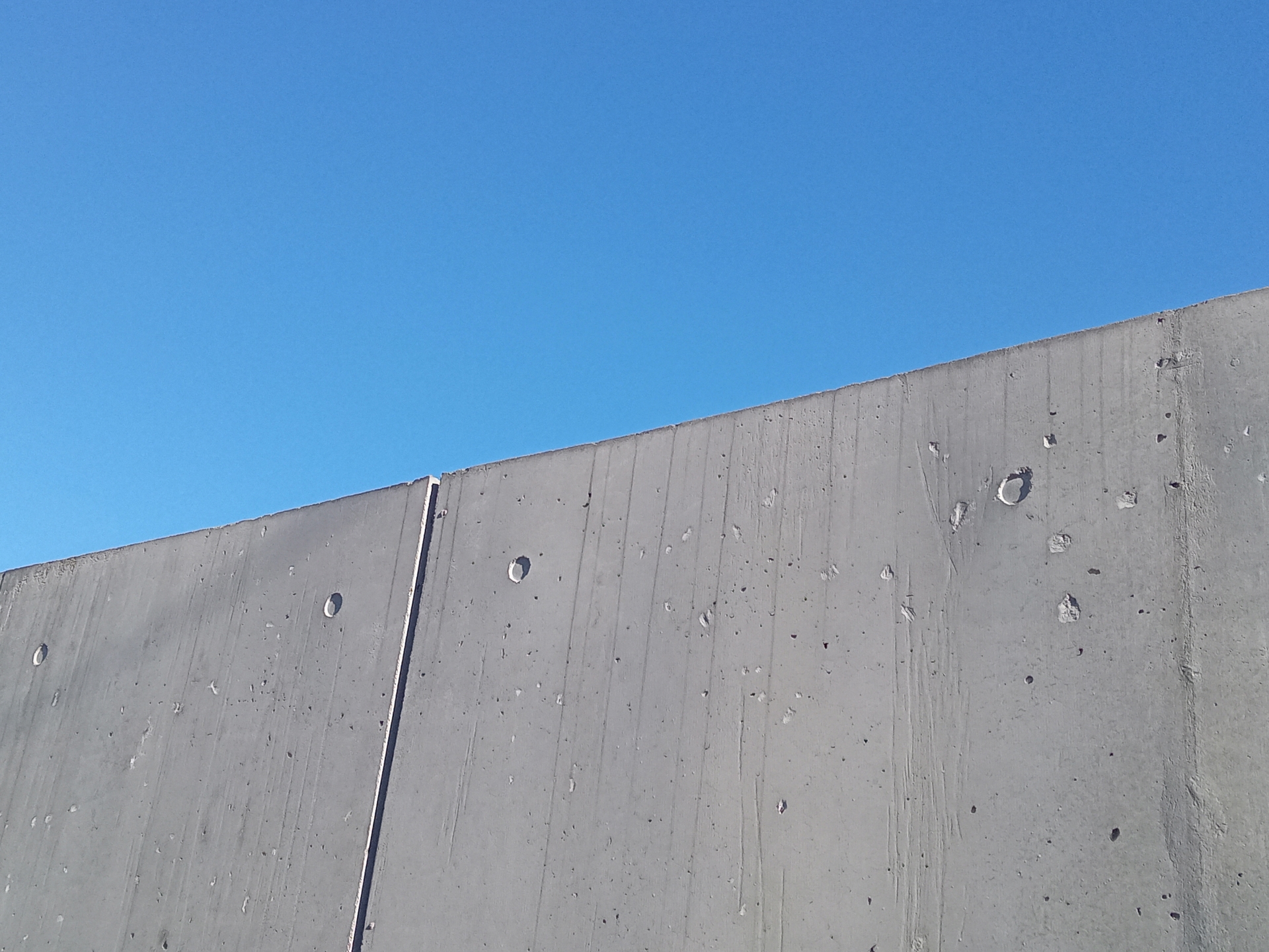 【塀の新提案】発泡スチロール塀って何？軽くて安全な新しい外構のカタチのアイキャッチ